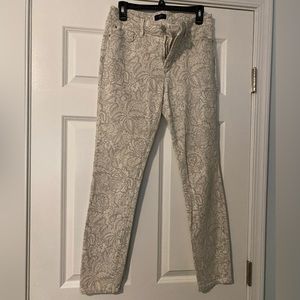 Soft lift and tuck technology skinny jeans